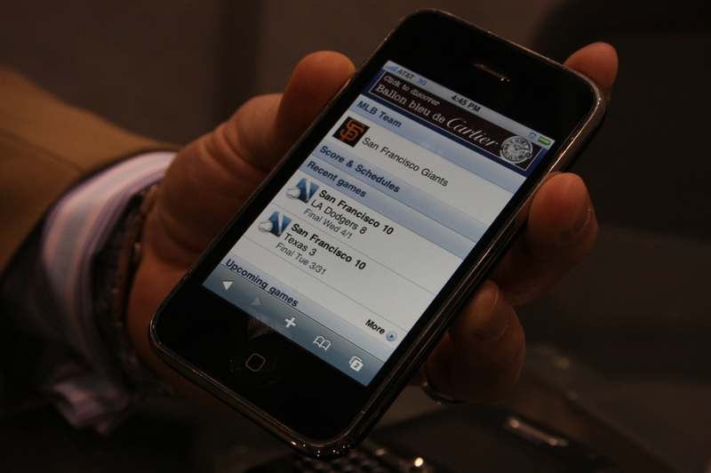 Illustration for article titled New WinMo and iPhone Apps Give You Palm Pre-Like Social Media Synergy